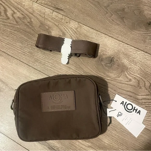 ALOHA Collection Le Tour crossbody bag - Picture 2 of 4